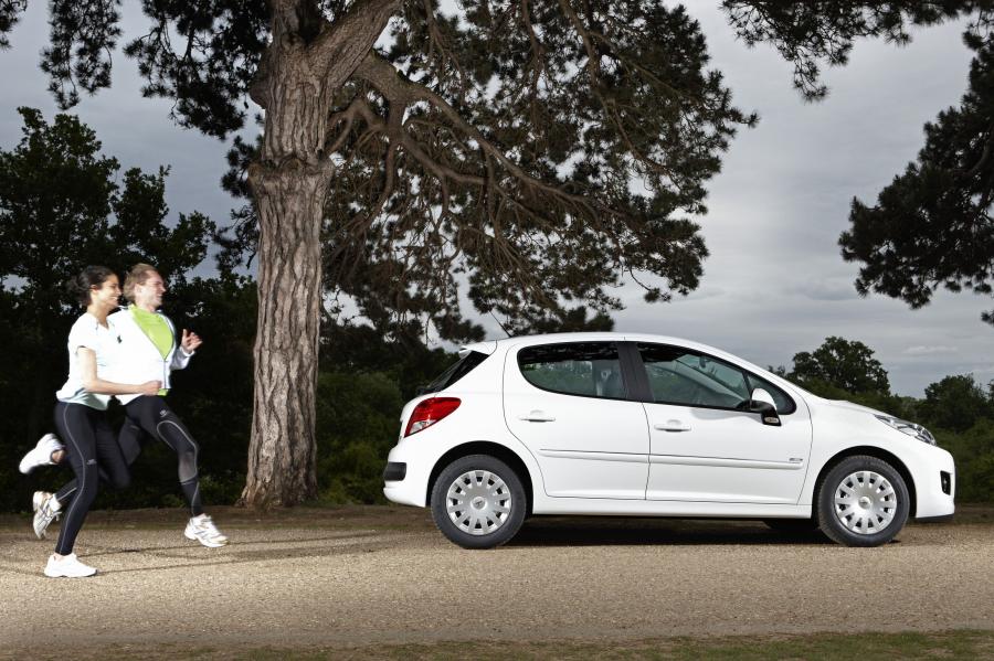  Peugeot 207 5-Door 2010 года  (фото 14 из 32)